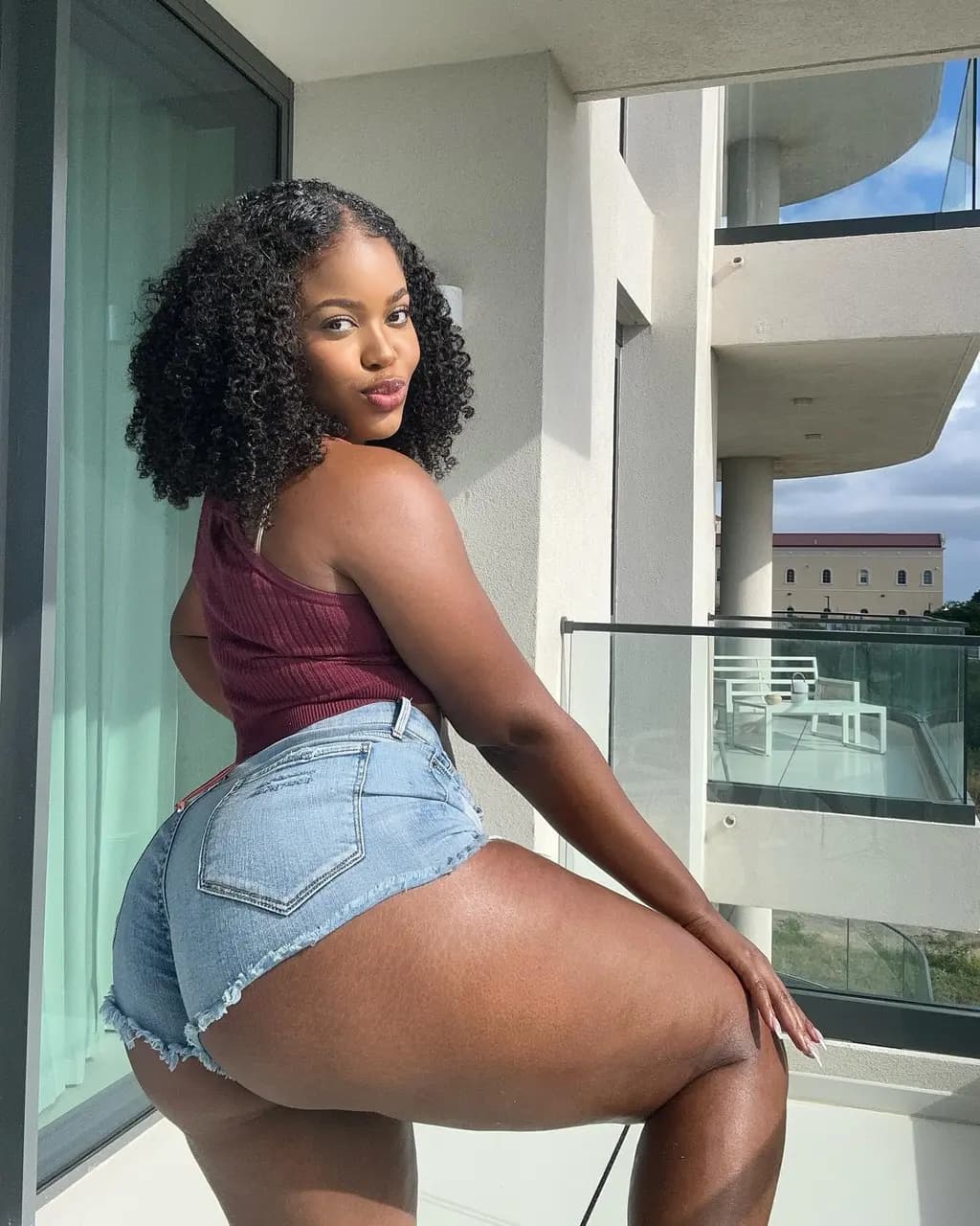 Ebony Hilda 2