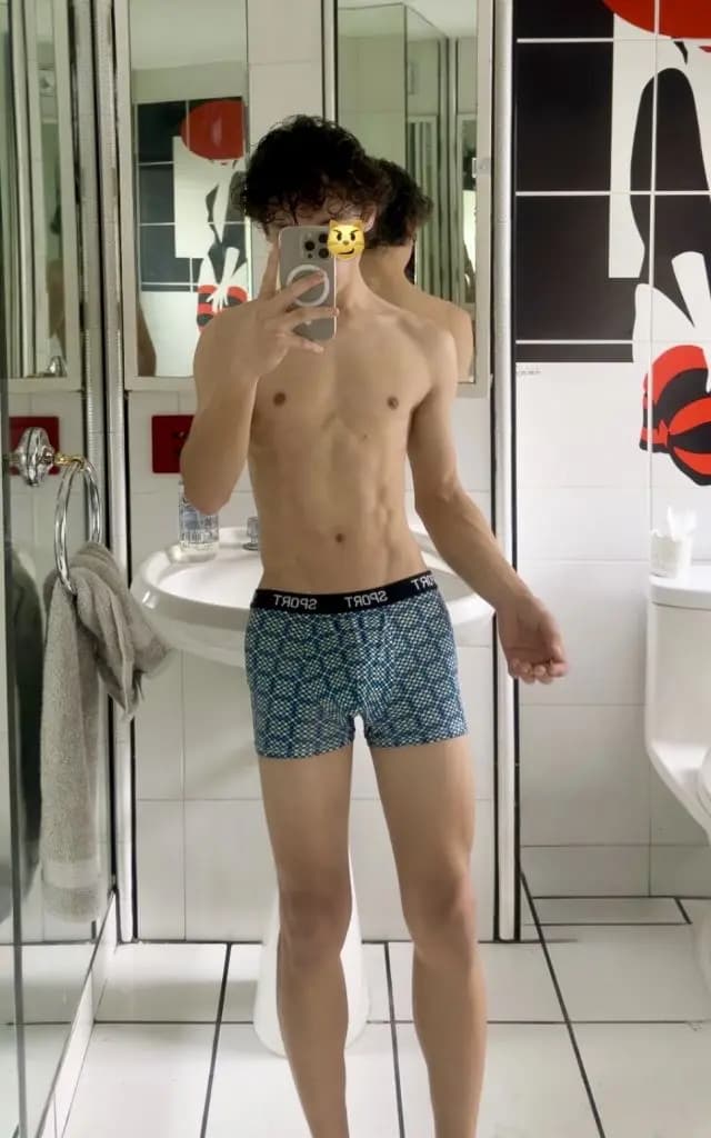 亞歷杭德羅 4